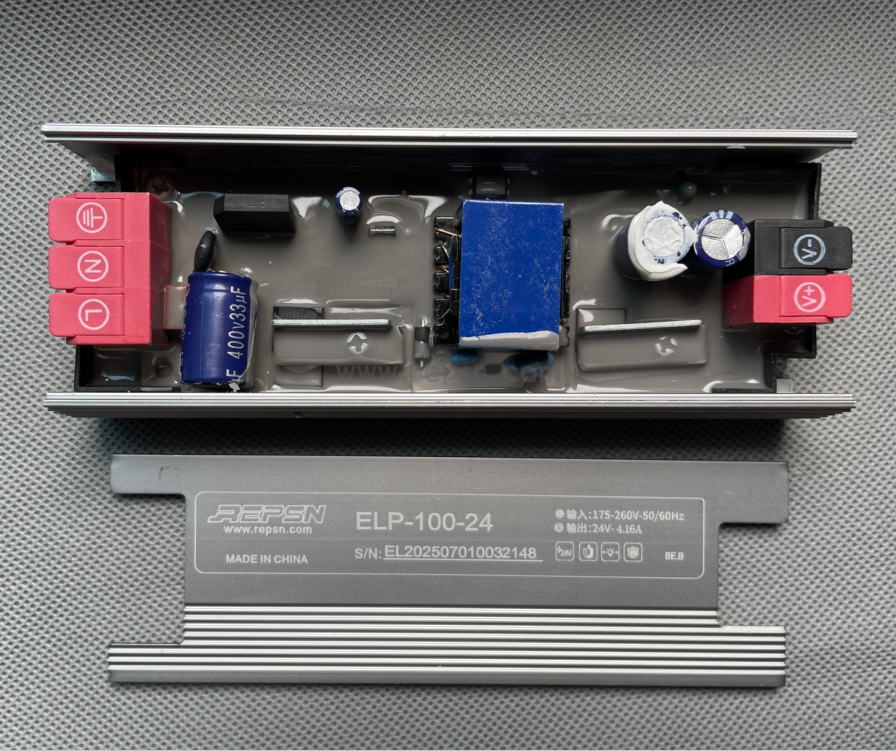 ADV 電超草エネルギー 渦巻き4連 良品 2025年モデル Ninja ZX-4R 適合